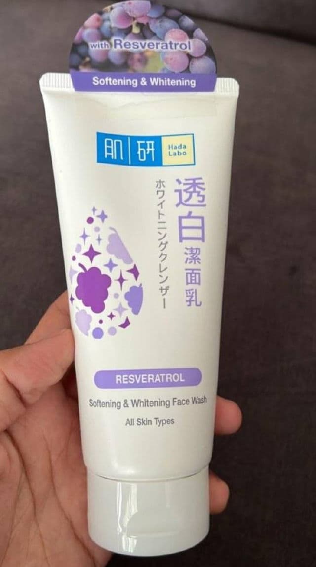 Hada Labo Softening & Whitening Face Wash review photo by putrikhai