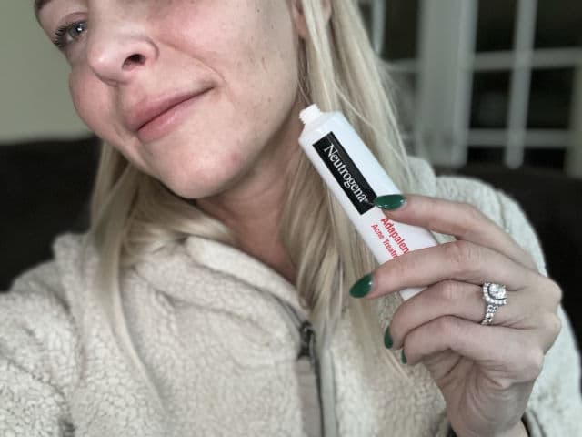Neutrogena 0.1% Adapalene Gel Acne Treatment review photo by KlubnikaReviews