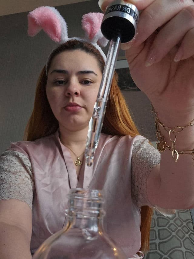 Dr.Rashel VC Vitamin C & Niacinamide Brightening Primer Serum review photo by Yetsi