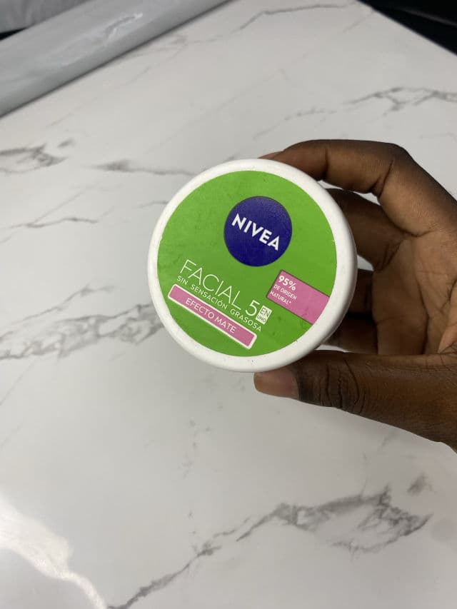 Nivea Facial 5 en 1 Efecto Mate review photo by solangicuevass