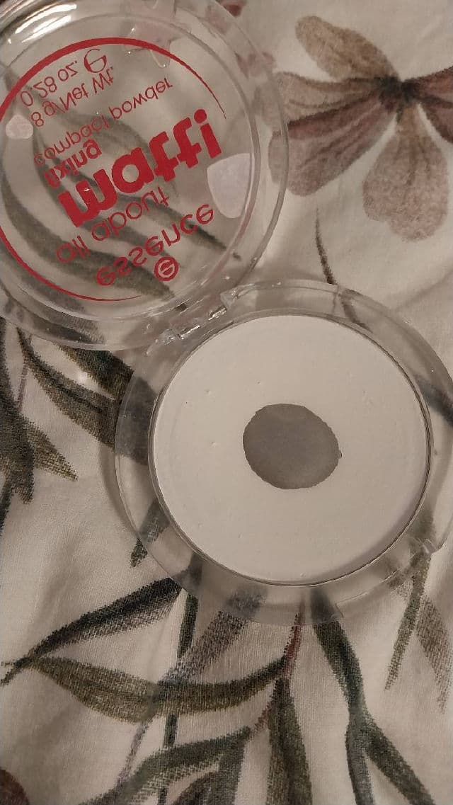 Essence All About Matt! Fixing Compact Powder review photo by Aysozakii