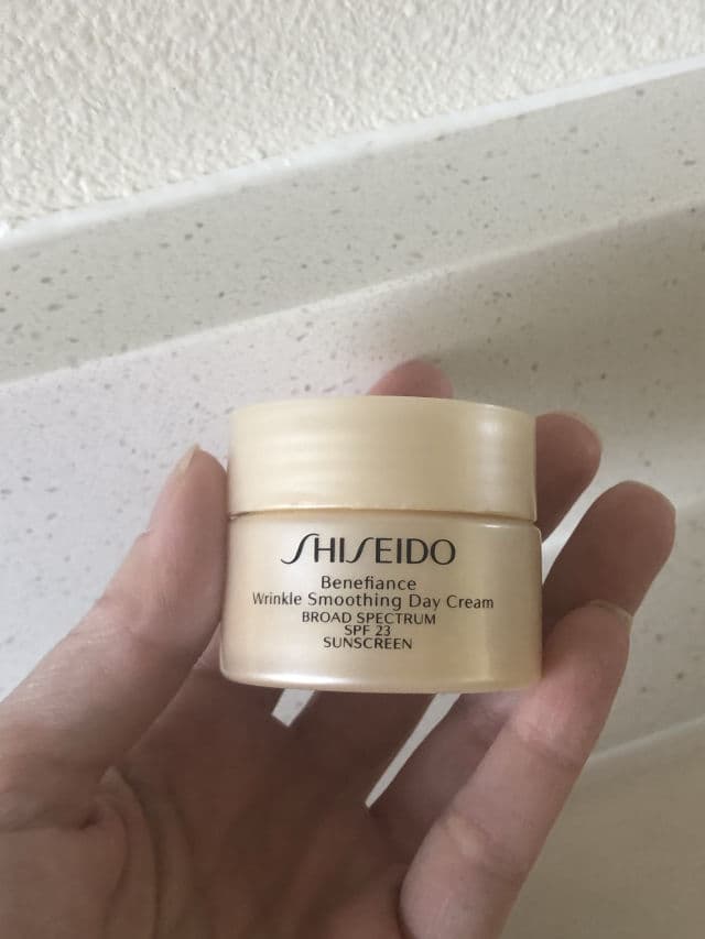 Shiseido Benefiance WrinkleResist24 Day Cream Broad Spectrum SPF 18 review photo by blueiz35