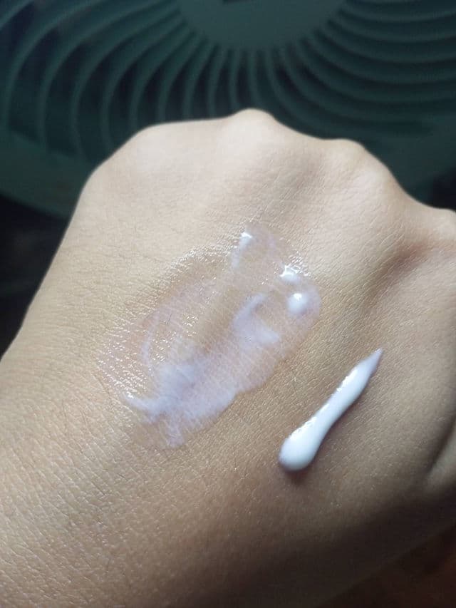 Emina Sun Battle Cica Acne Fighter Sunscreen SPF50 PA++++ review photo by ainaapqh