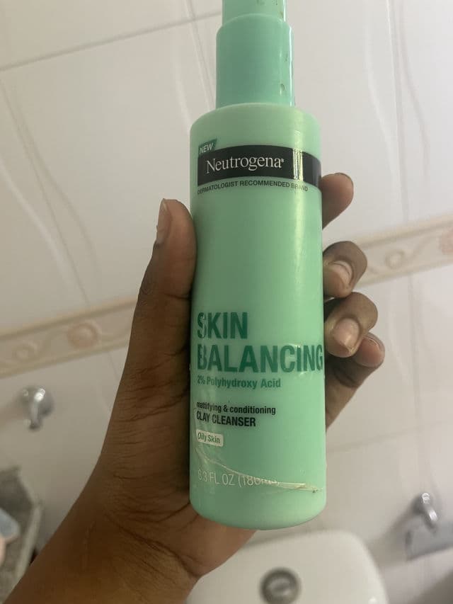 Neutrogena Skin Balancing Clay Facial Cleanser for Oily Skin review photo by RubelyRP