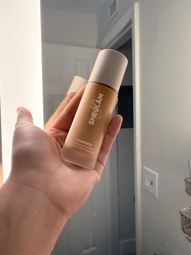 SHEGLAM Skinfinite Hydrating Foundation review photo by melanis3072