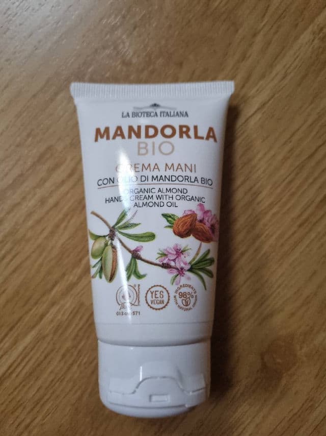 La Bioteca Italiana Crema Mani - Mandorla Bio review photo by Shishou