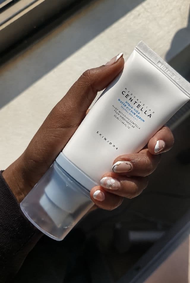 SKIN1004 Madagascar Centella Hyalu-Cica Water-Fit Sun Serum UV SPF50 review photo by Darie