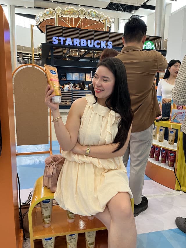 Vaseline Healthy Bright Gluta-Hya Serum Burst Lotion Pro-Age Restore review photo by JANINAMARIE