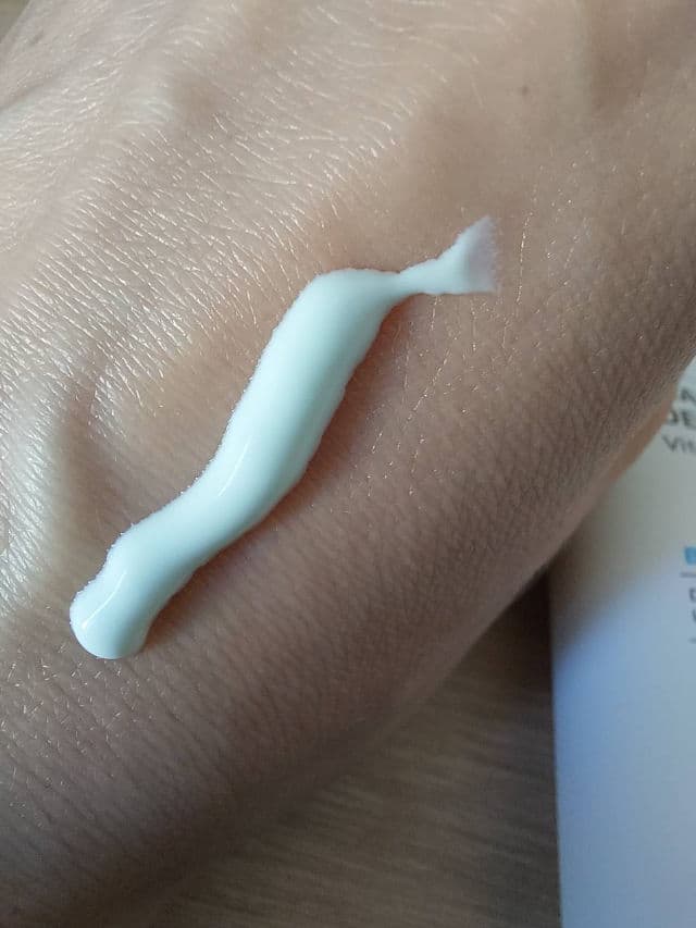 Centellian24 Madeca Derma Shield Vital Dewy Sunscreen SPF 50+ review photo by TheGreenFramboise