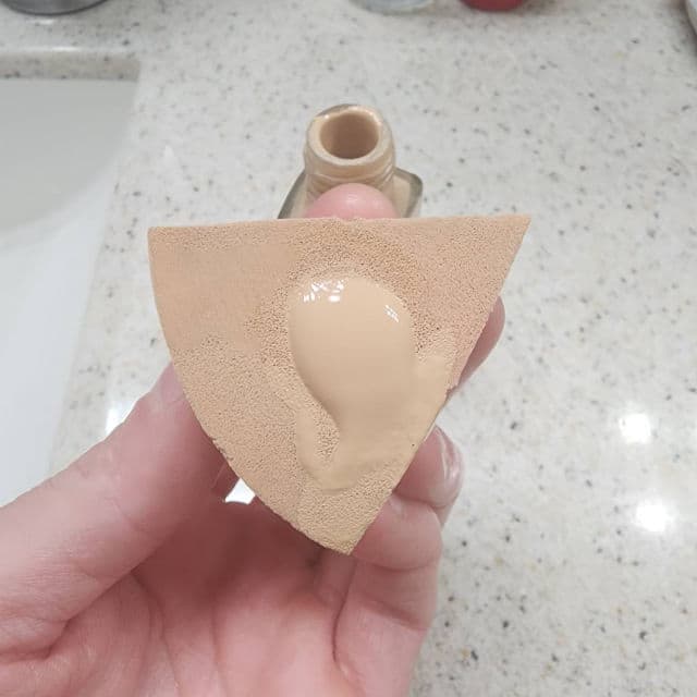 Maybelline Fit Me Dewy + Smooth Foundation - Normal to Day Foundation with Vitamin E review photo by Nikkireviews32