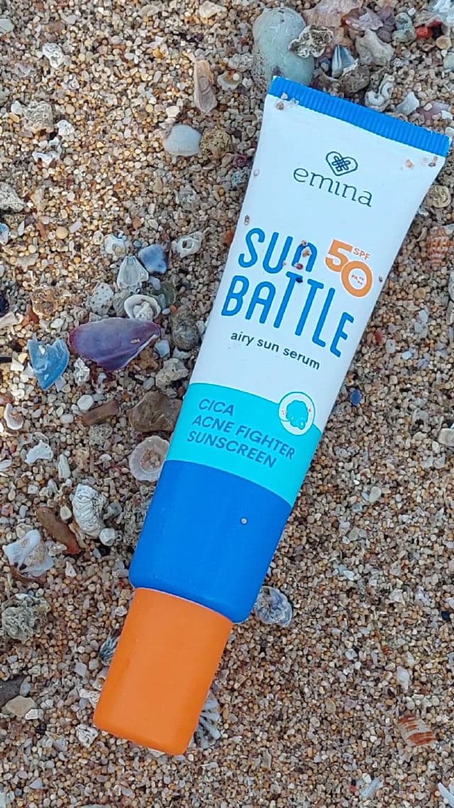 Emina Sun Battle Cica Acne Fighter Sunscreen SPF50 PA++++ review photo by Cangkacang