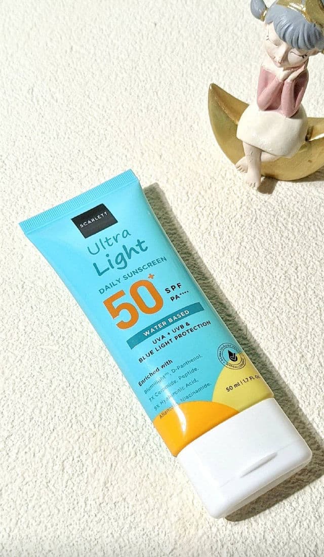Scarlett Whitening Ultra Light Daily Sunscreen SPF50+ PA++++ review photo by Hollykatarina