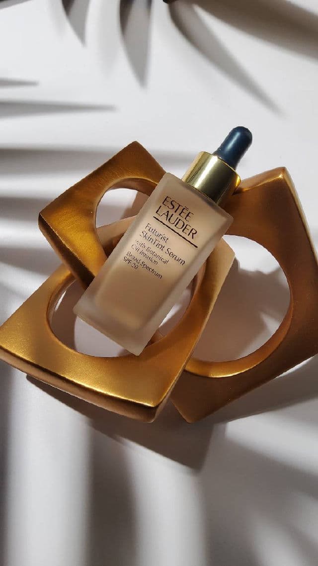 Estee Lauder Futurist Skin Tint Serum Foundation SPF20 review photo by Hendrika01