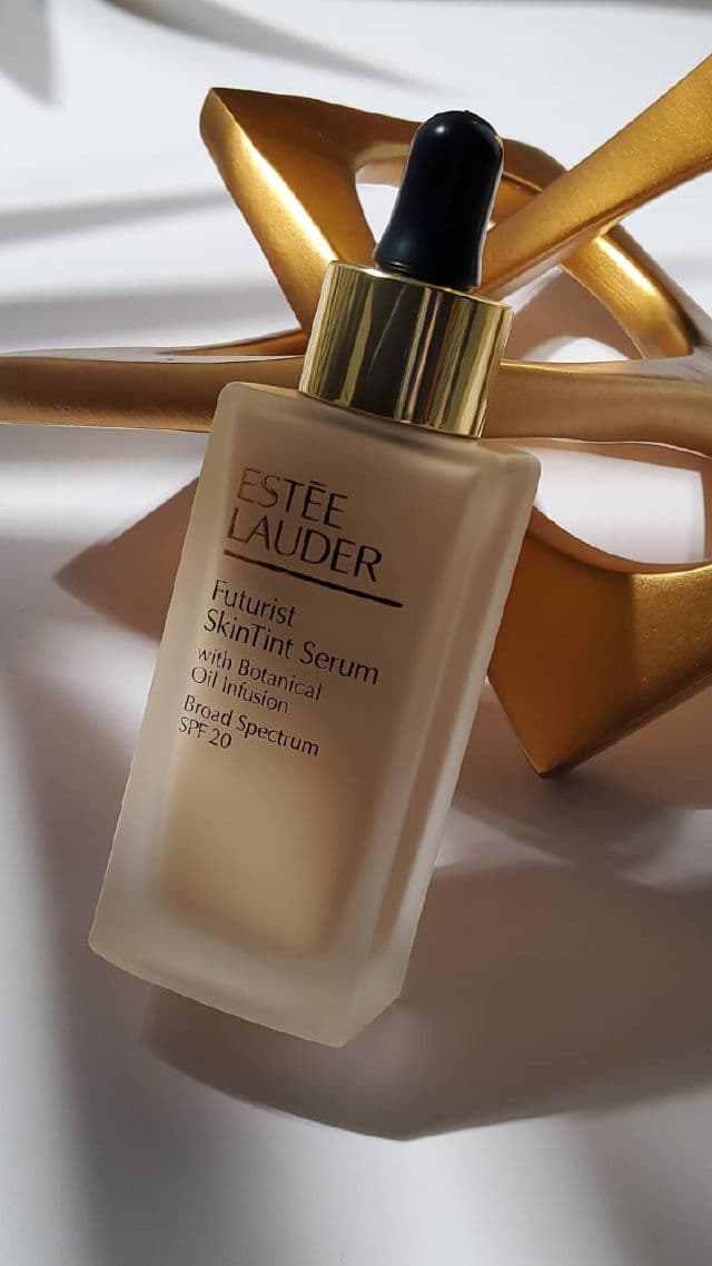 Estee Lauder Futurist Skin Tint Serum Foundation SPF20 review photo by Hendrika01
