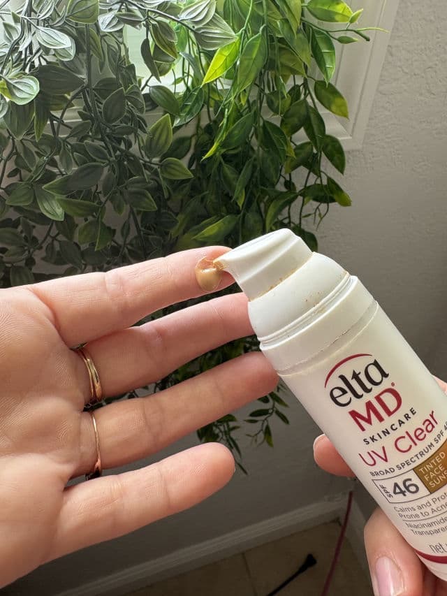 EltaMD UV Clear SPF 46 review photo by Aily89