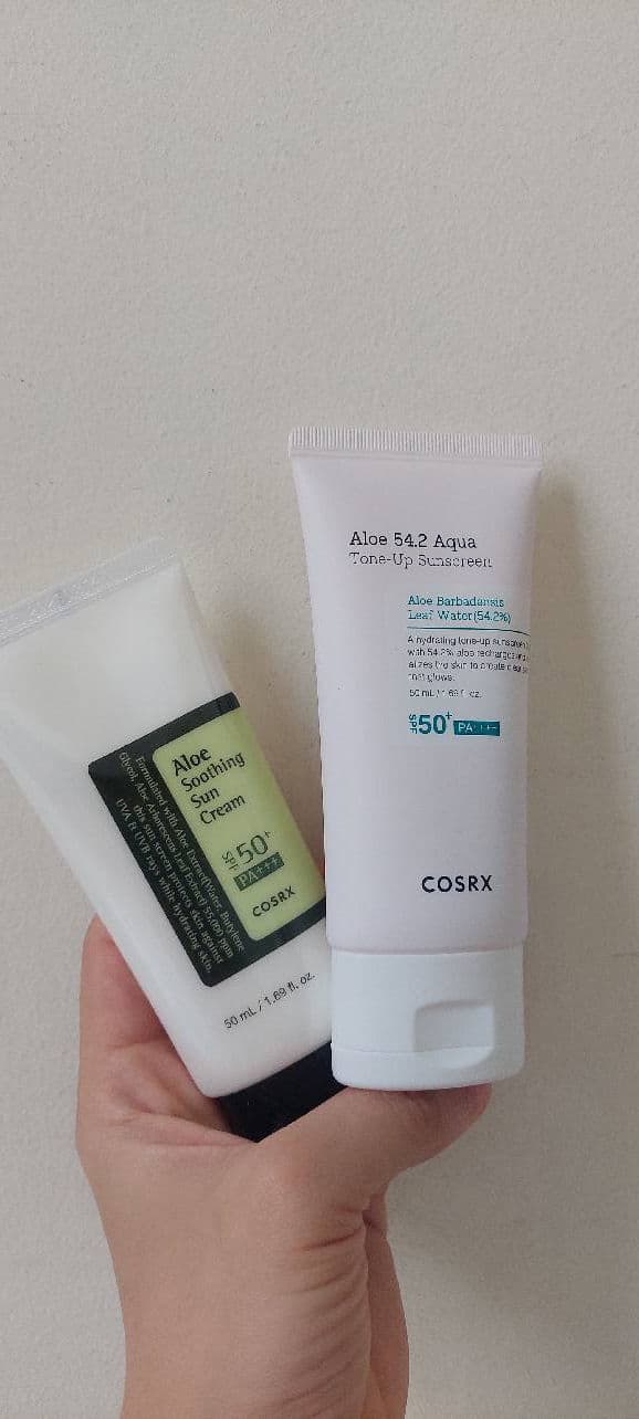 COSRX Aloe 54.2 Aqua Tone-up Sunscreen SPF50+ PA++++ review photo by Gray17