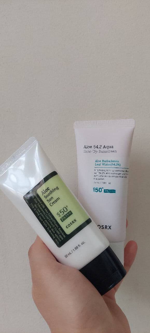 COSRX Aloe 54.2 Aqua Tone-up Sunscreen SPF50+ PA++++ review photo by Gray17