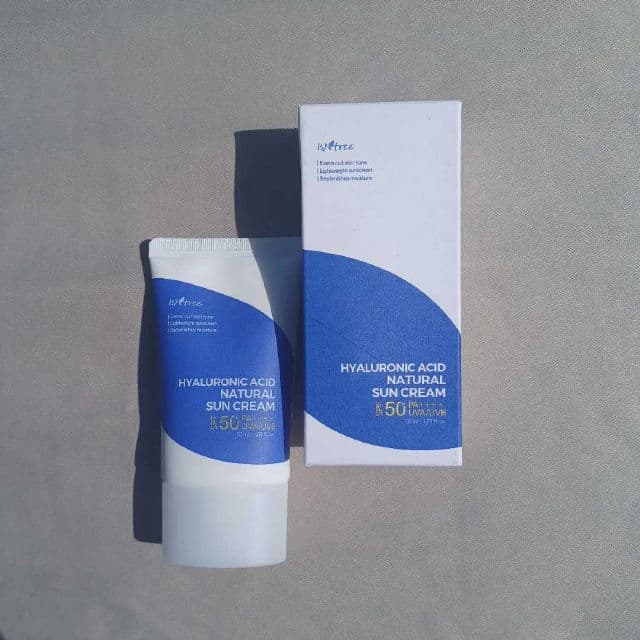ISNTREE Hyaluronic Acid Natural Sun Cream SPF50+ PA++++ review photo by Pickytimin