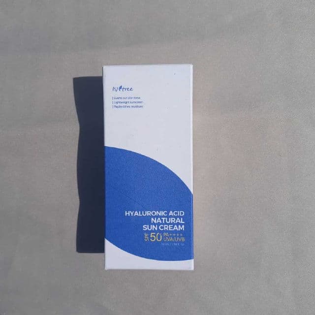 ISNTREE Hyaluronic Acid Natural Sun Cream SPF50+ PA++++ review photo by Pickytimin