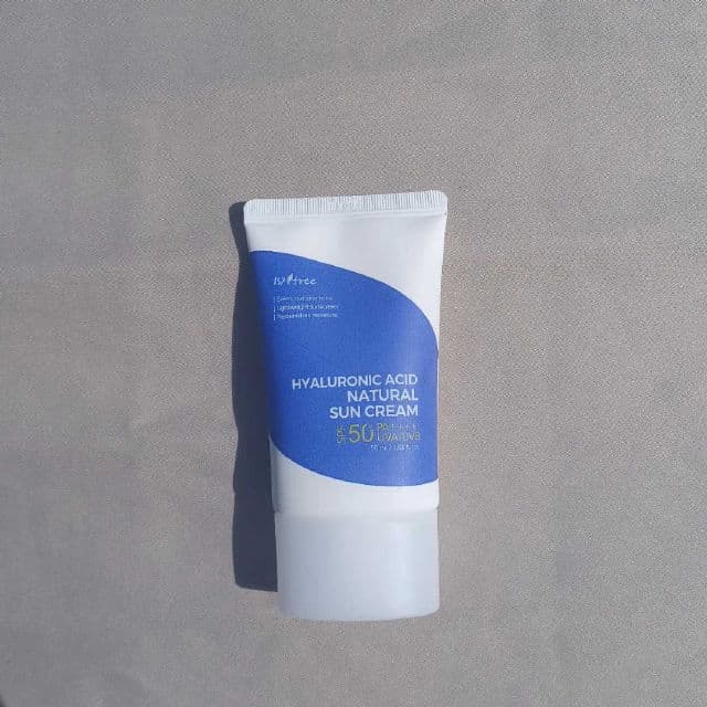 ISNTREE Hyaluronic Acid Natural Sun Cream SPF50+ PA++++ review photo by Pickytimin