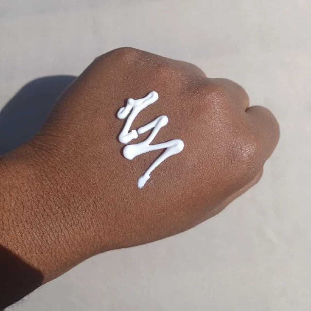 ISNTREE Hyaluronic Acid Natural Sun Cream SPF50+ PA++++ review photo by Pickytimin