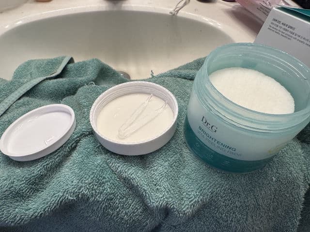Brightening Vita Peeling Pad product review