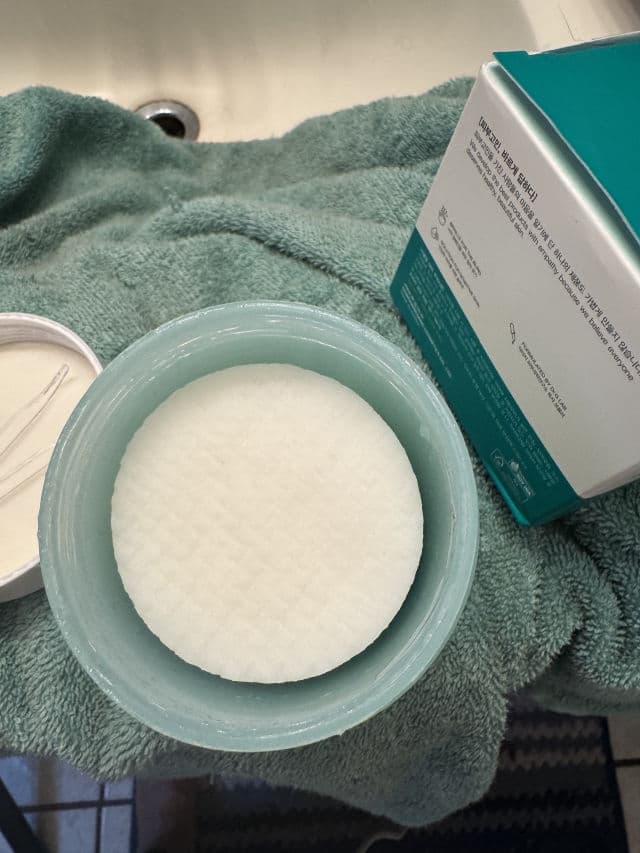 Brightening Vita Peeling Pad product review