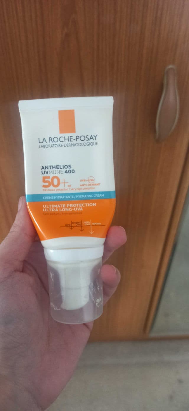 La Roche-Posay Anthelios UVMune 400 Hydratisierende Creme LSF 50+ review photo by PetitGirl