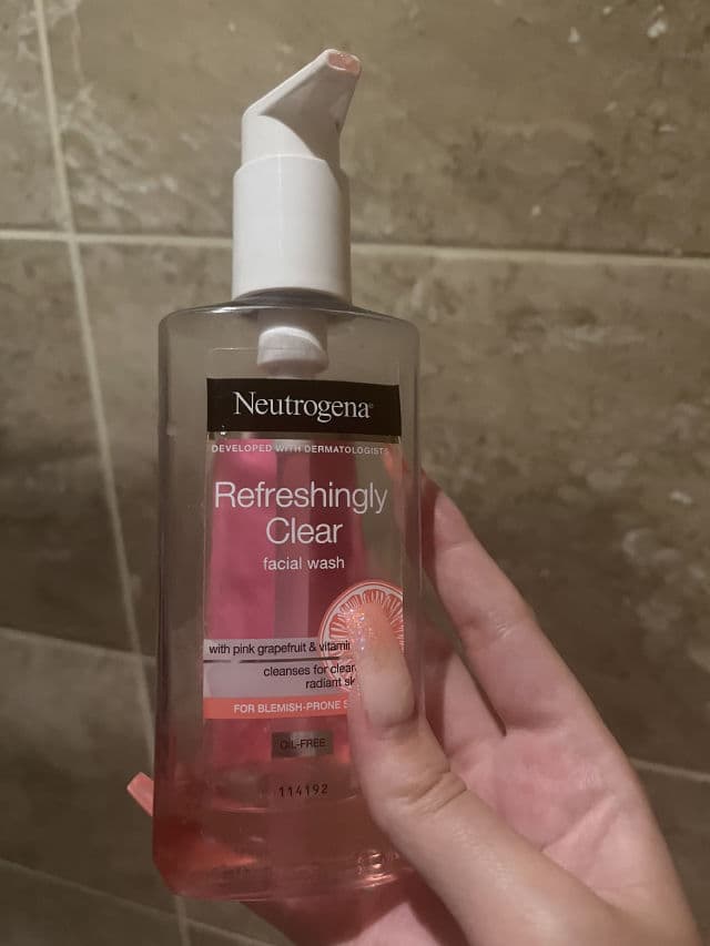 Neutrogena Refreshingly Clear Facial Wash review photo by Amylou