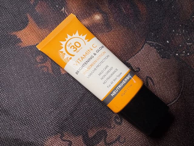 Neutriherbs Vitamin C Sunscreen Lotion SPF50 PA++++ review photo by samnikos
