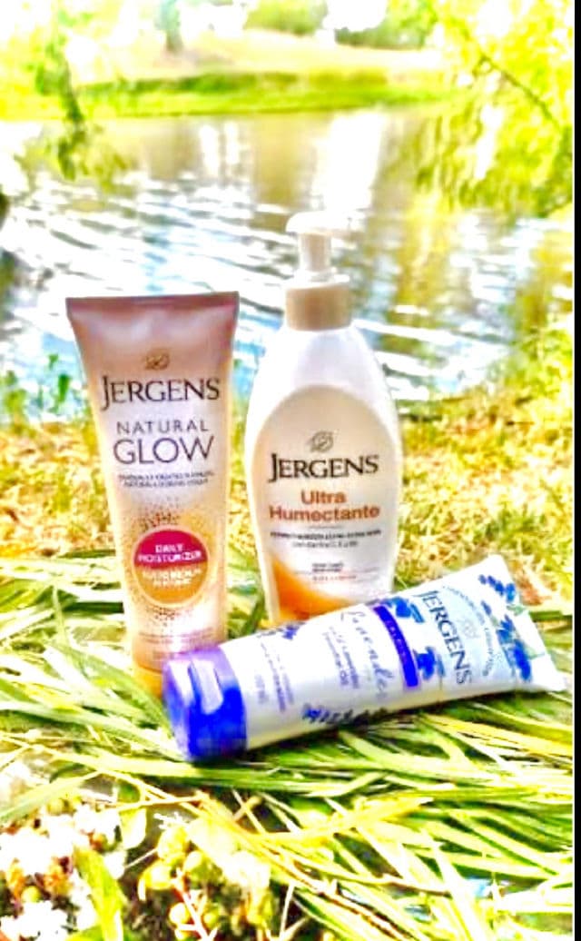 Jergens Natural Glow Firming Daily Moisturizer Medium to Tan review photo by KimberlyFloresVlz