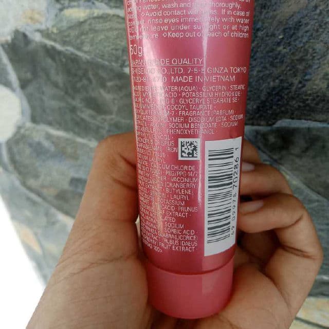 Senka Perfect Whip Berry Bright Cleanser review photo by yunzie