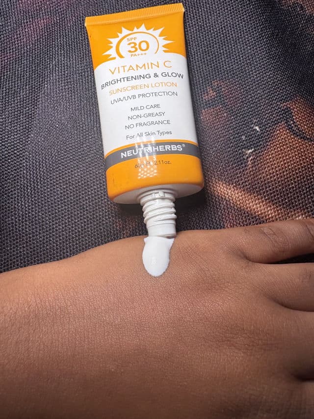 Neutriherbs Vitamin C Sunscreen Lotion SPF50 PA++++ review photo by samnikos