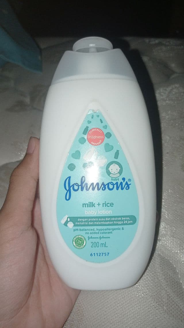 Johnson's Milk + Rice Baby Lotion review photo by AdiAdriansyah