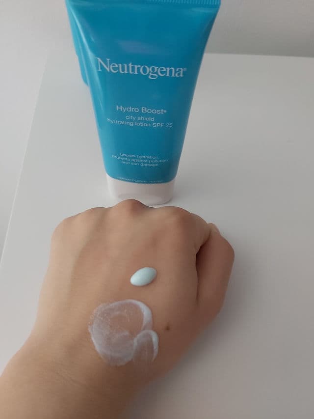 Neutrogena Hydro Boost City Shield Hydrating Lotion SPF 25 review photo by AnaGeorgiana