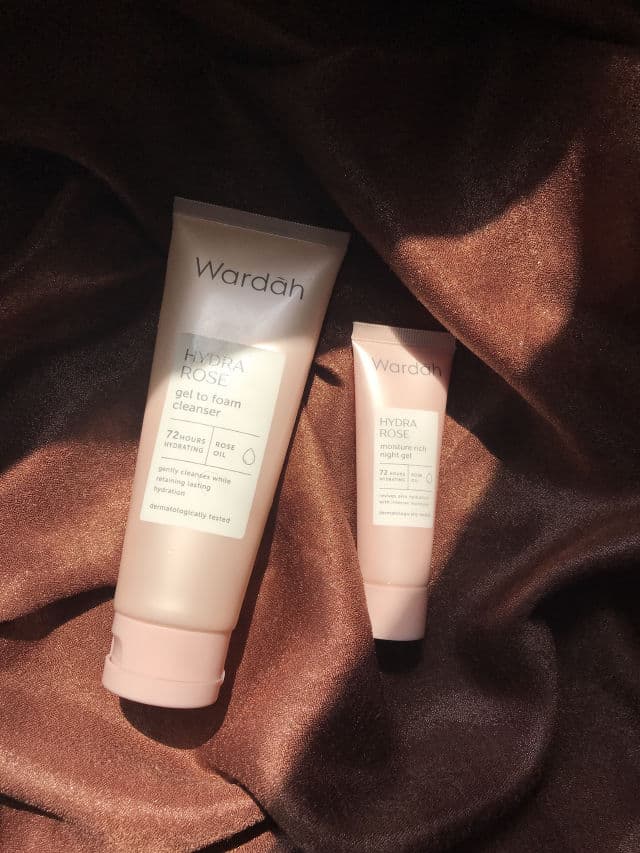 Wardah Hydra Rose Gel-to-Foam Cleanser review photo by Azurine