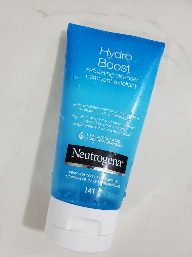 Neutrogena Hydro Boost Exfoliating Cleanser review photo by CarolRolzyy