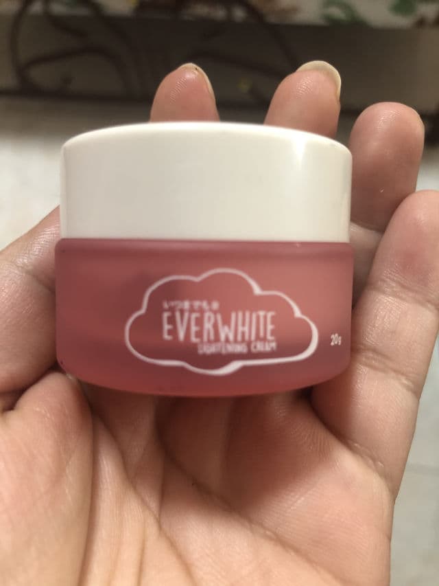 Everwhite Niacinamide with Sakura Cream review photo by Chasseynam