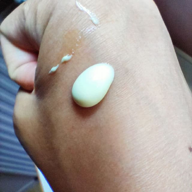 La Roche-Posay Anthelios Hydrating Lotion SPF 50+ (Eco-Conscious Tube) review photo by FrenchyPeach19