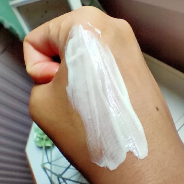 La Roche-Posay Anthelios Hydrating Lotion SPF 50+ (Eco-Conscious Tube) review photo by FrenchyPeach19