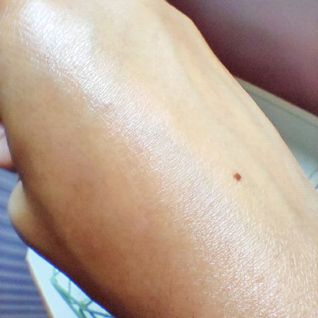 La Roche-Posay Anthelios Hydrating Lotion SPF 50+ (Eco-Conscious Tube) review photo by FrenchyPeach19