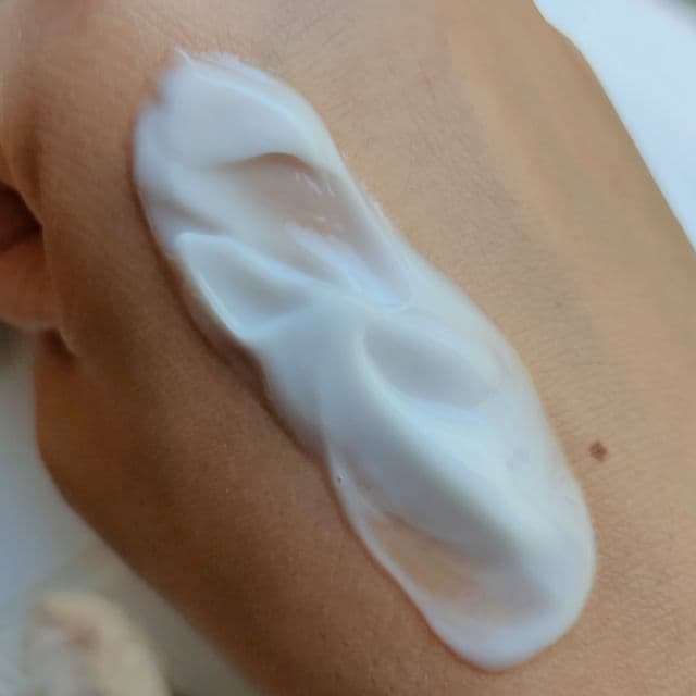 SVR Sensifine Dermo-Nettoyant review photo by FrenchyPeach19