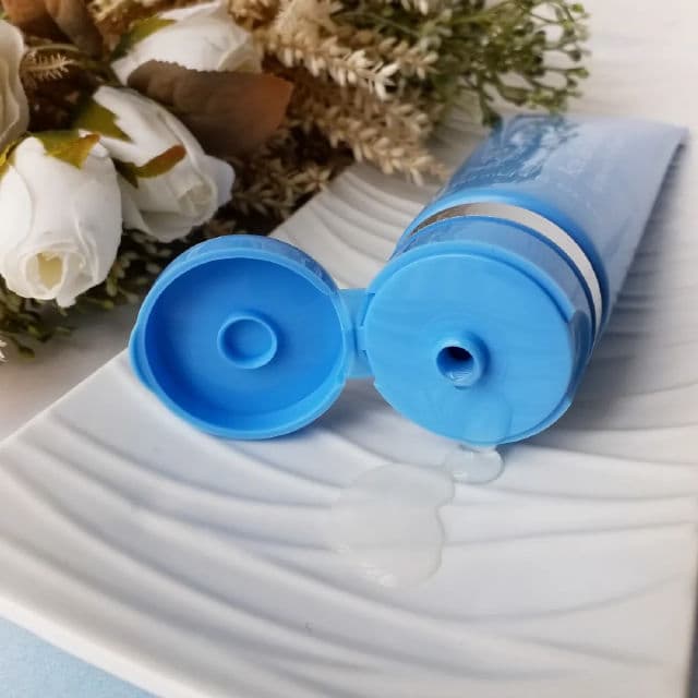 Kate Somerville EradiKate Clarifying Acne Gel Cleanser review photo by Hendrika01