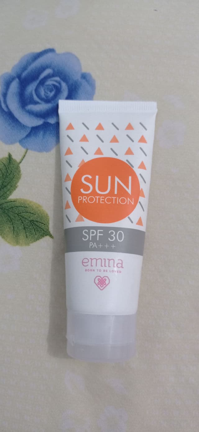 Emina Sun Protection SPF 30 PA+++ review photo by Hollykatarina