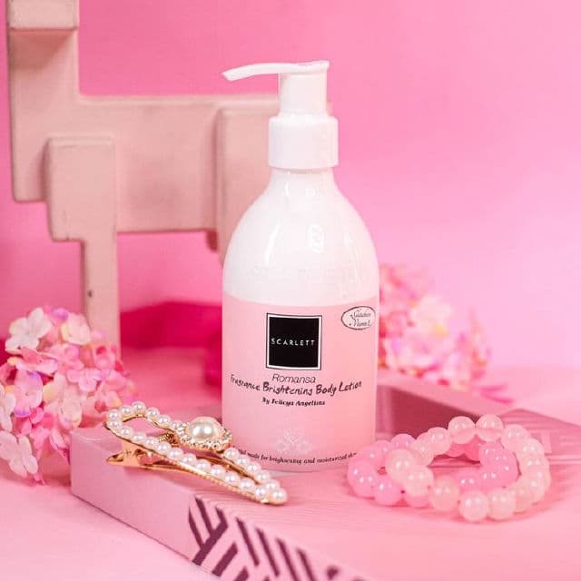 Scarlett Whitening Romansa Fragrance Brightening Body Lotion review photo by Izue