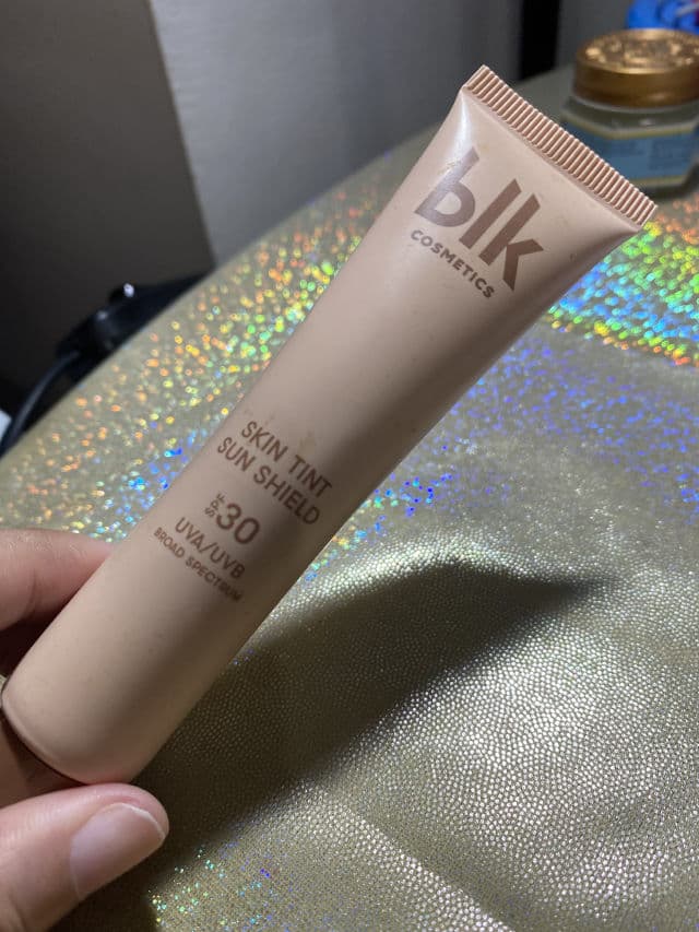 BLK Cosmetics Skintint Sun Shield SPF 30 - Chestnut review photo by KAROL
