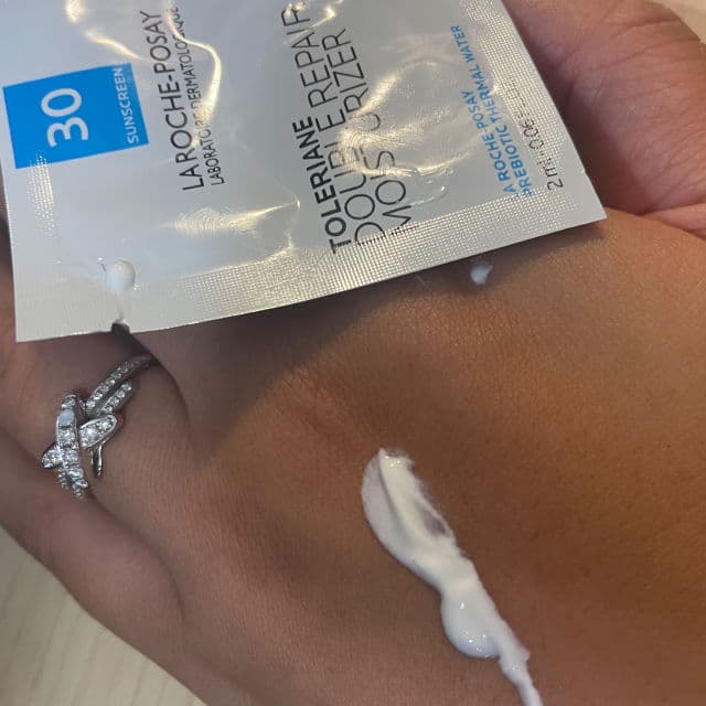 La Roche-Posay Toleriane Repairing Moisturizer SPF 30 review photo by LYnnsssss