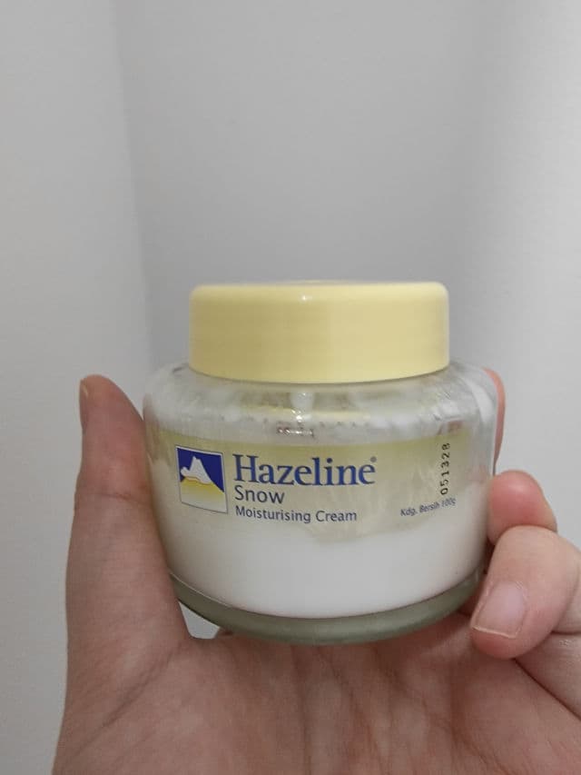 Hazeline Snow Moisturising Cream review photo by Naturalskinismygoal