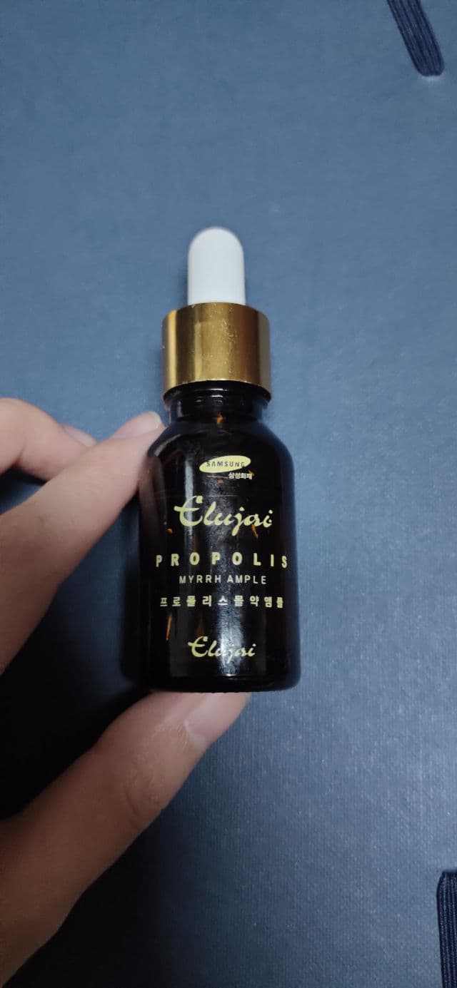 Elujai Everyday Propolis Myrrh Ampoule review photo by stanskincare