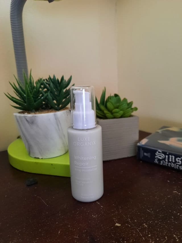Luxe Organix Whitening Repair Whip Moisturizer review photo by MommaWithSkinIssues